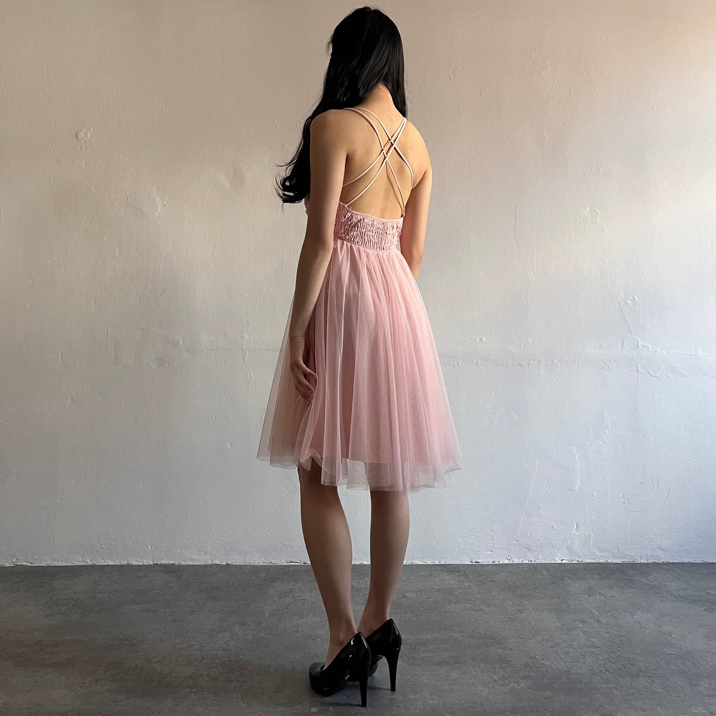 Krátké světle růžové společenské šaty na tenká ramínka GRACE