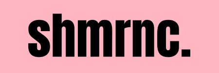 logo značky shmrnc, které má černou barvu písma na růžovém pozadí